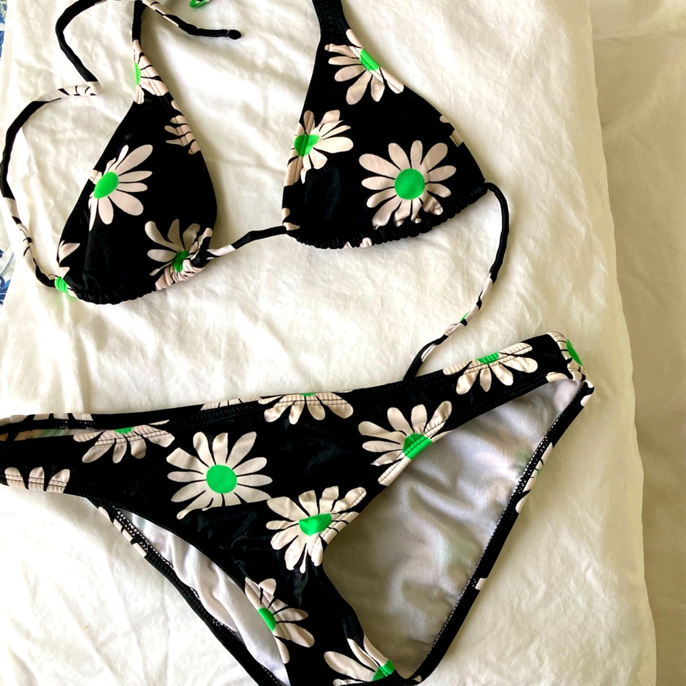 Black and white daisy print bikini / bathing suit